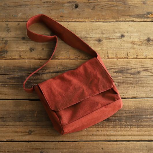 赤さび染め帆布ショルダーバッグ(S) | 香久山鞄