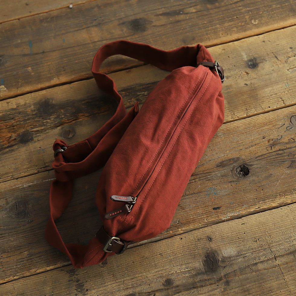 赤さび染め帆布ボディバッグ(S) | 香久山鞄