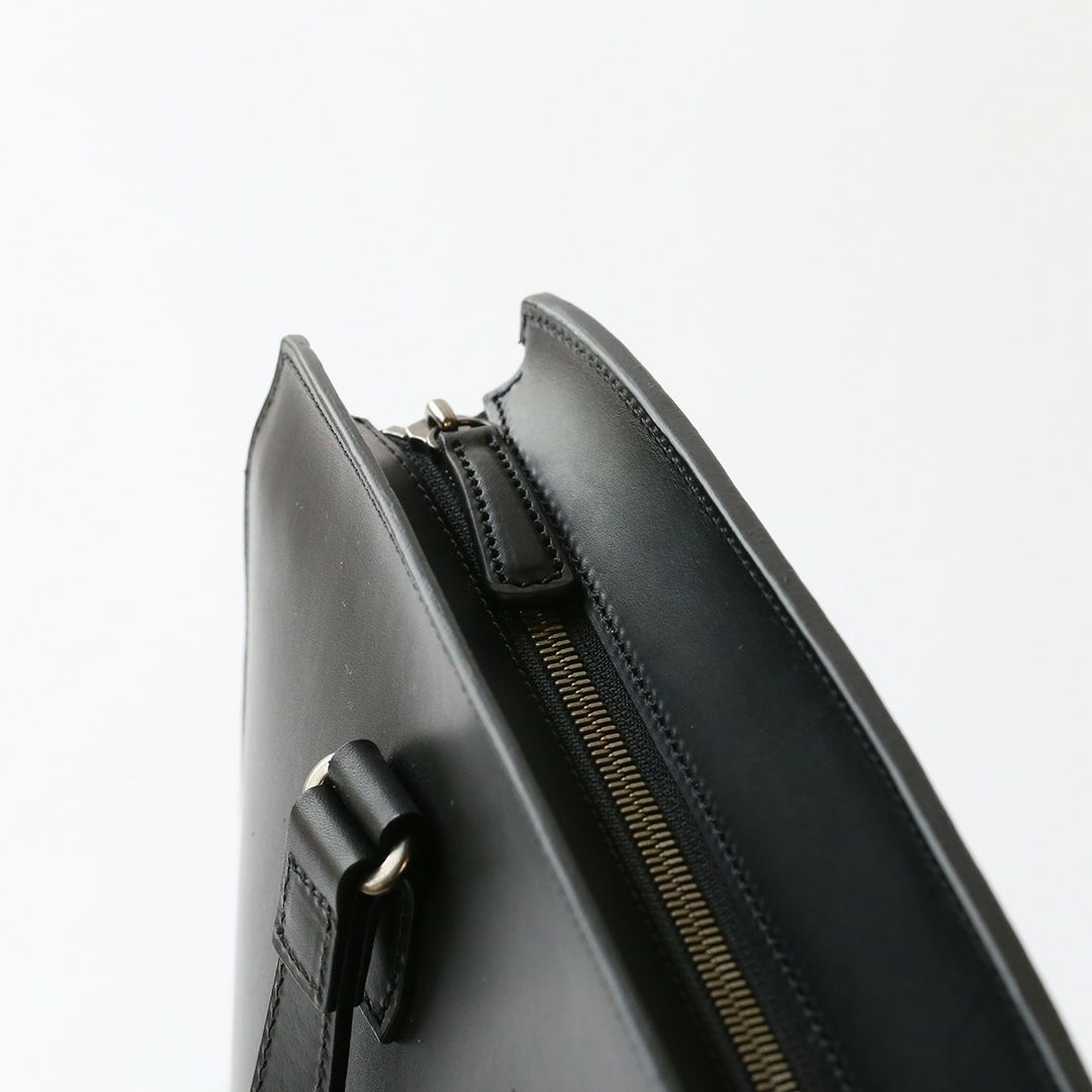 リスシオレザートートのメインファスナー