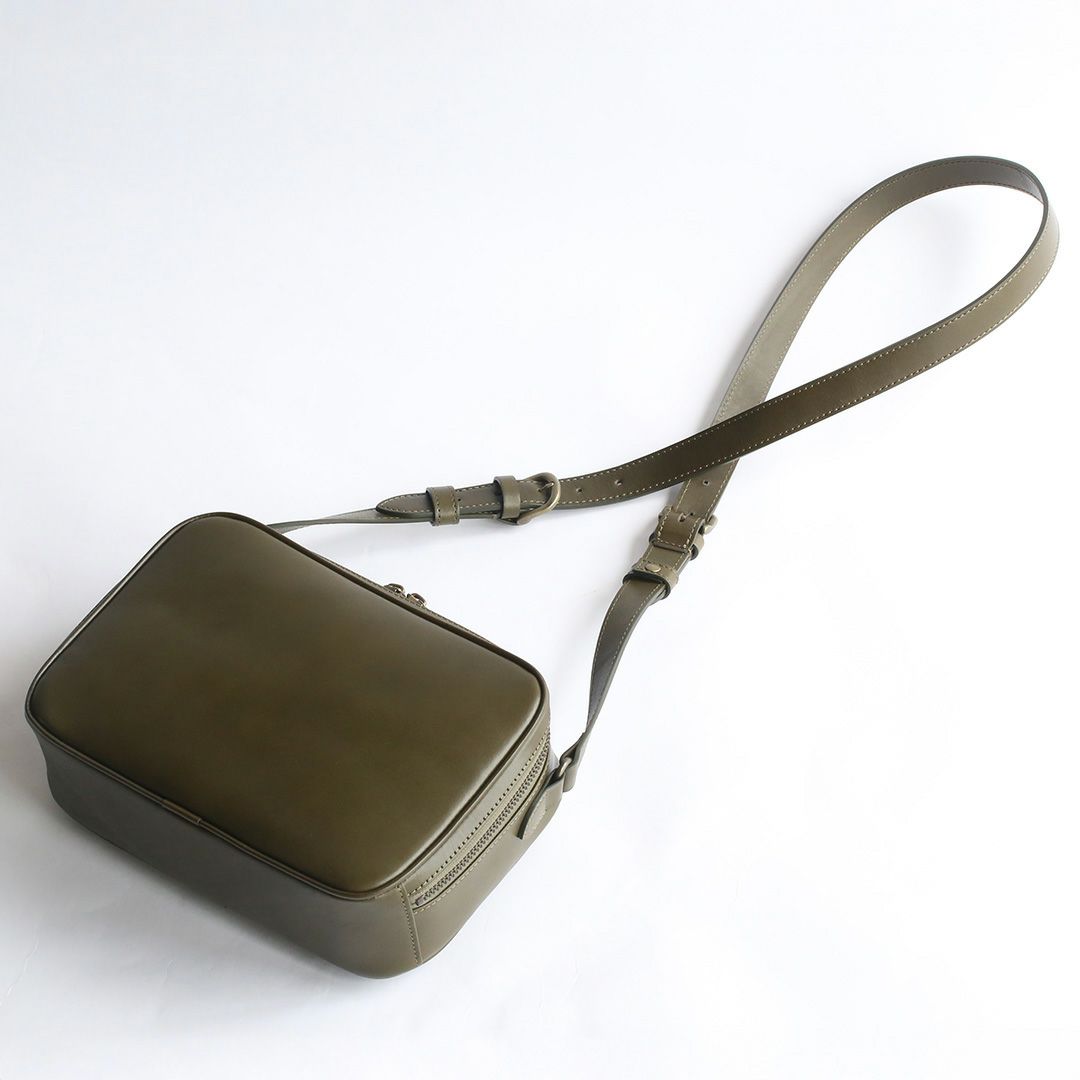 れおちゃん リネンカットワーク　ショルダーバッグ　筒型　革　グリーン genten - 【美品】genten ゲンテン リネンカットワーク 筒型ショルダー